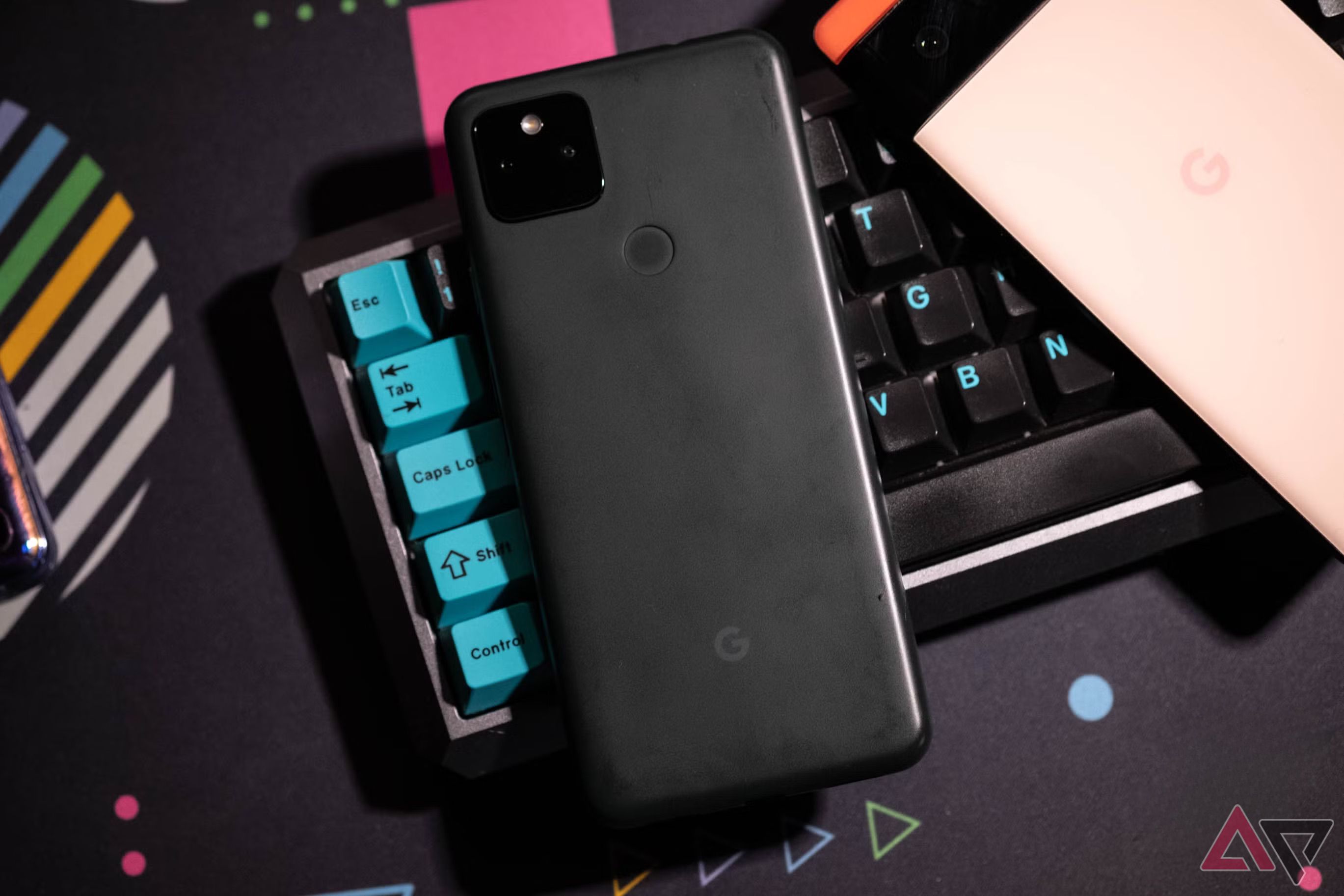 Tela do Google Pixel 5a voltada para baixo