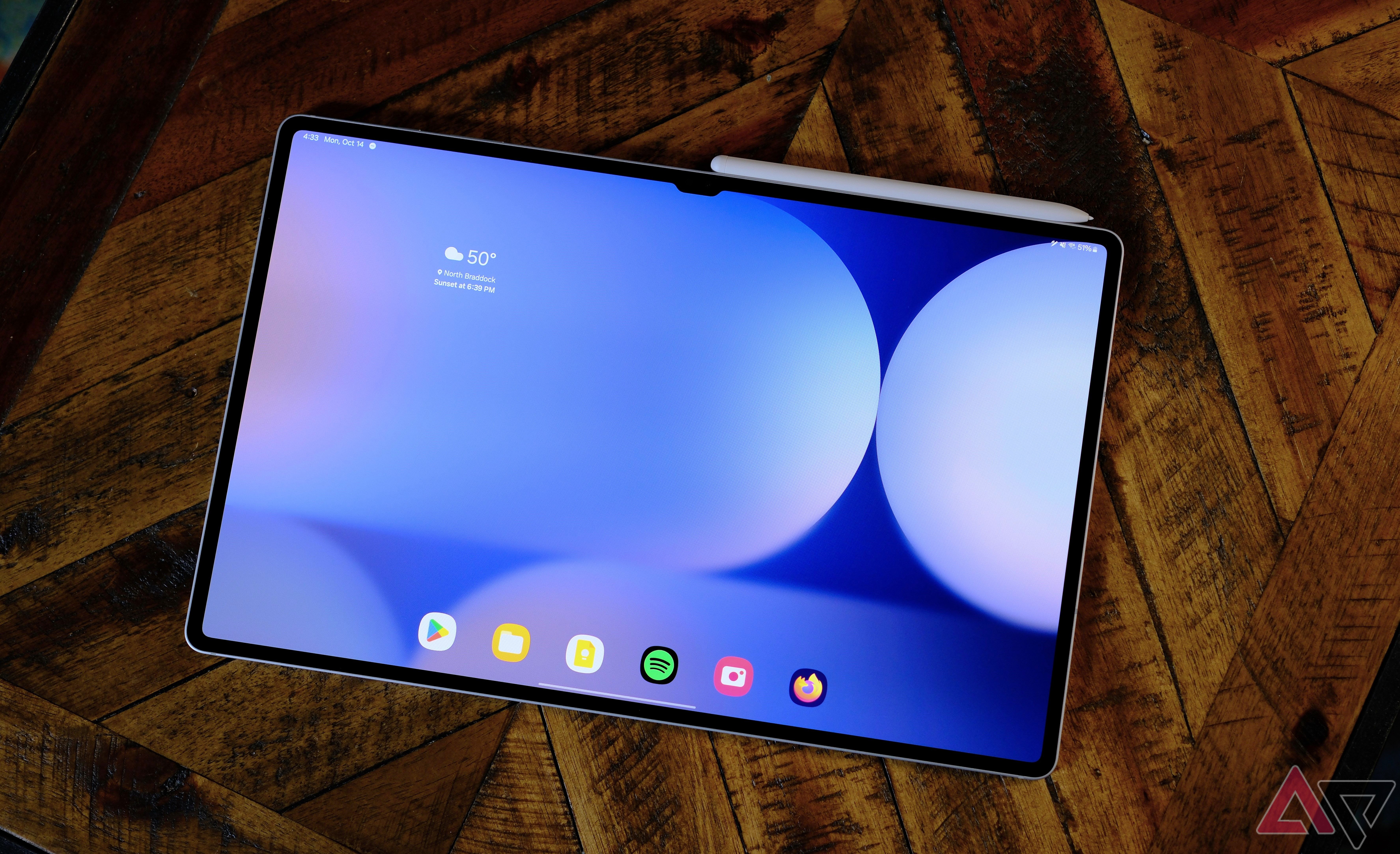 Análise do Samsung Galaxy Tab S10 Ultra na mesa