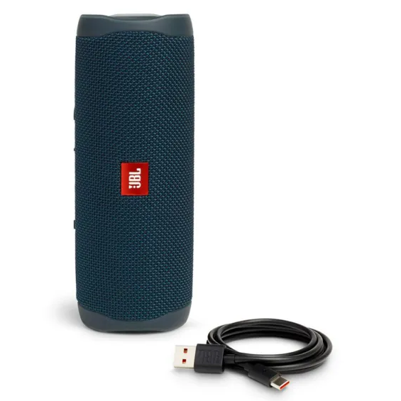 O alto-falante Bluetooth JBL Flip 6 com cabo de carregamento