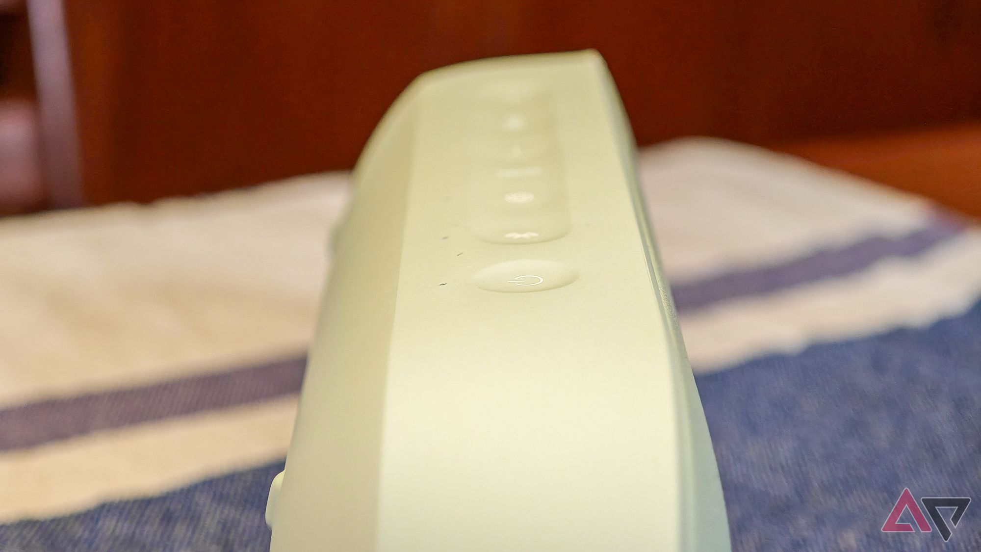 Os botões na parte superior do alto-falante Bose SoundLink Flex 2