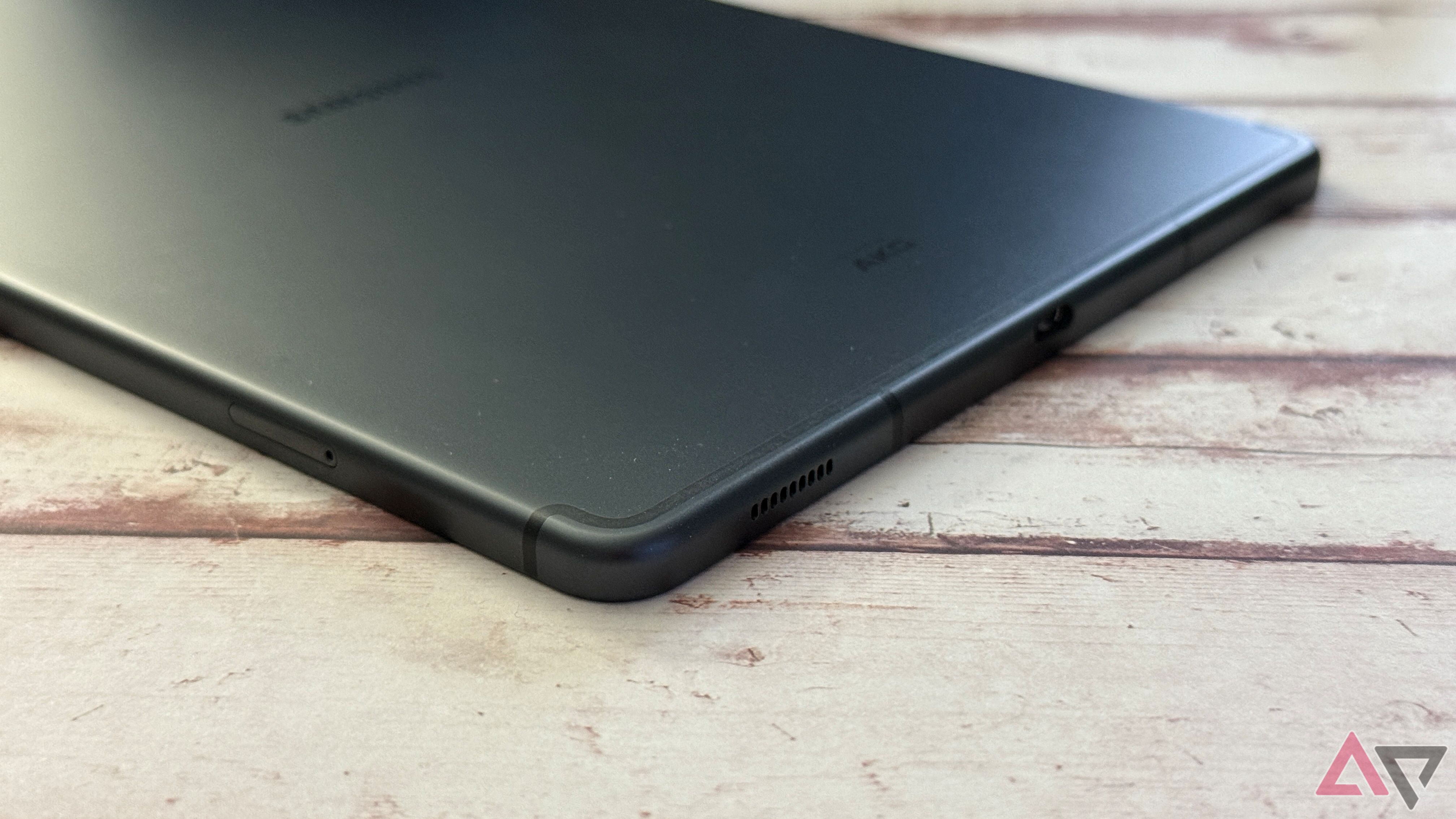 Grade do alto-falante no Samsung Galaxy Tab S6 Lite