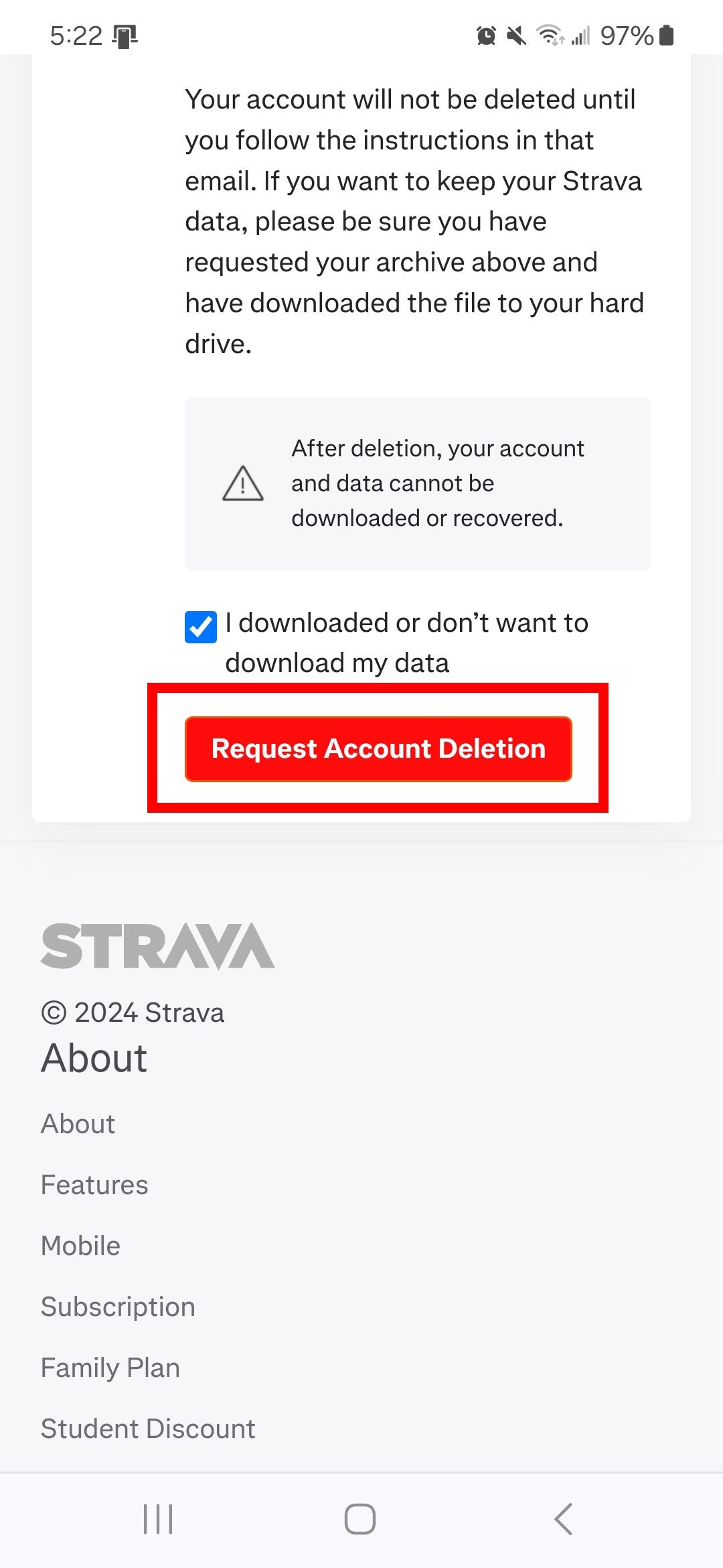 Retângulo vermelho destacando o botão Solicitar exclusão de conta no aplicativo Strava