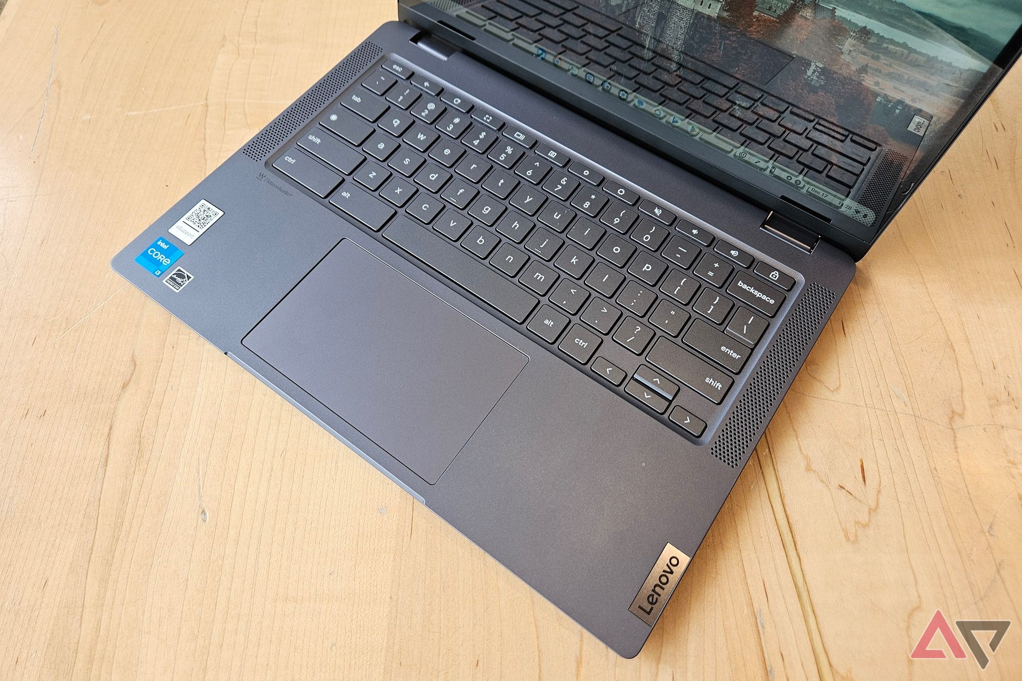 Trackpad e teclado do Lenovo Chromebook Plus Flex 5i