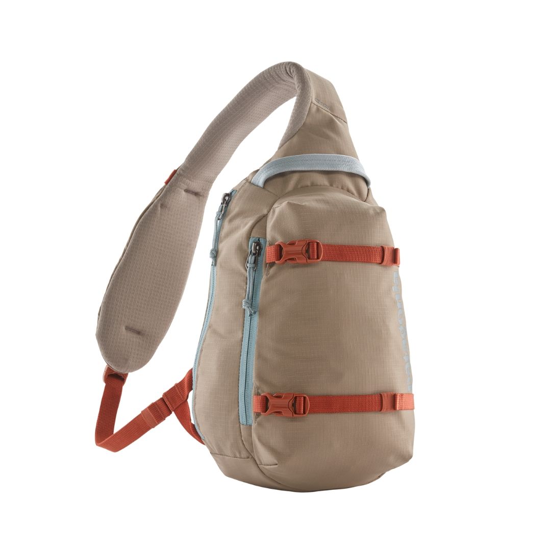 Patagonia Atom Sling Bag 8L sobre fundo branco