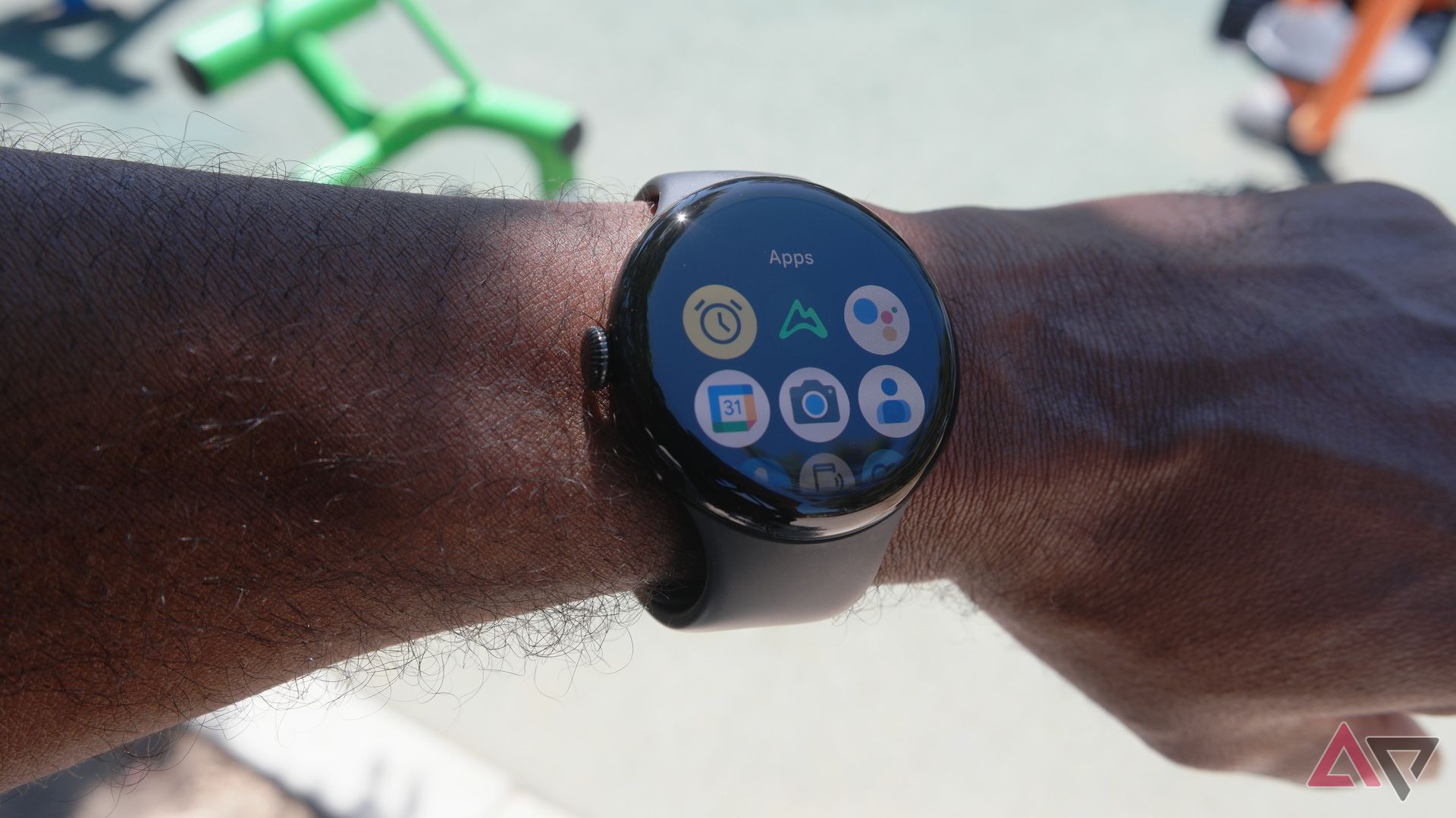 Google Pixel Watch 3 mostrando a tela do inicializador de aplicativos