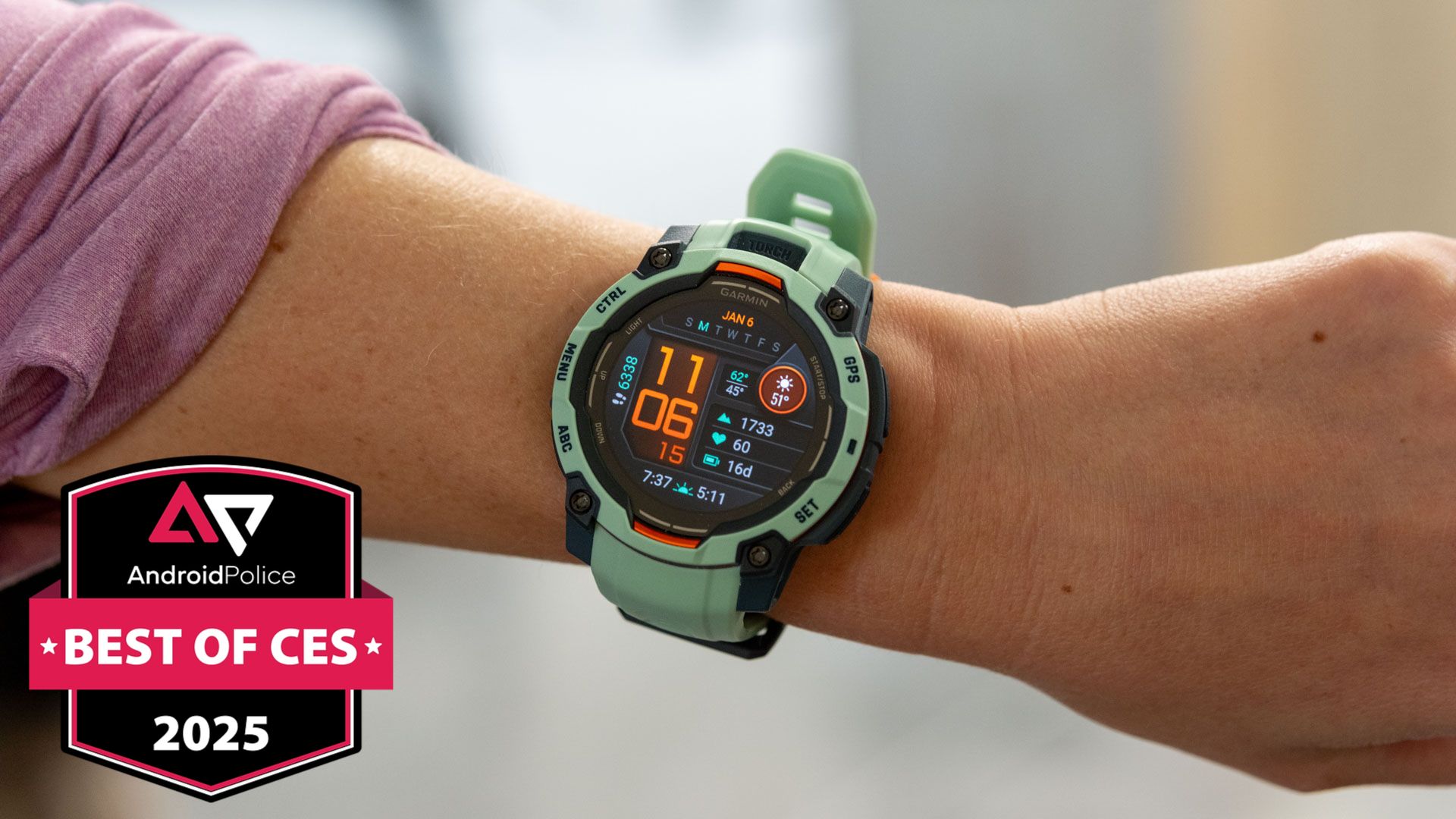 Garmin Instinct 3 em um pulso na CES 2025